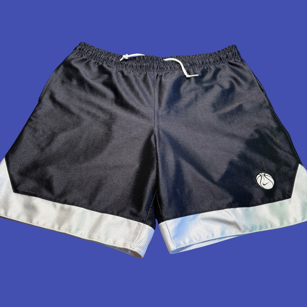 Nike Basketball Shorts Medium Black White Drawstring Athletic Mesh Vintage Y2K